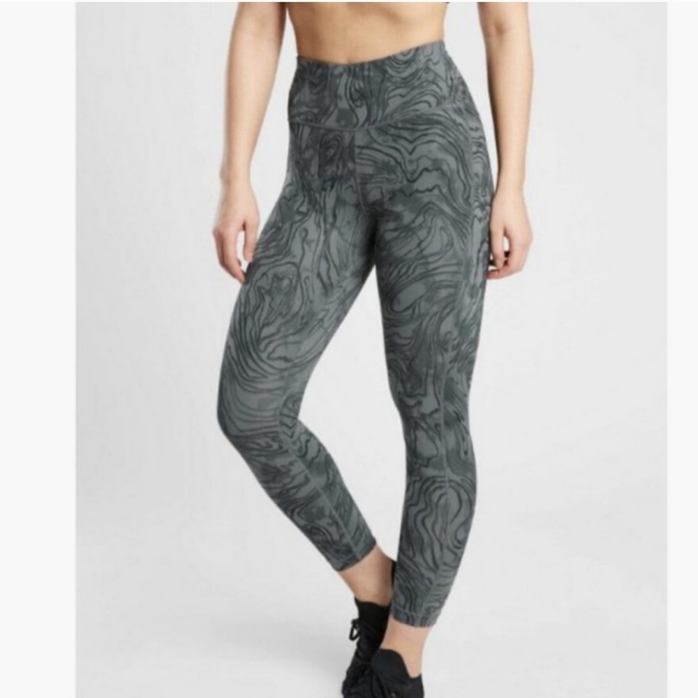 Athleta Womans Ultimate Stash Pocket 7/8 Tight